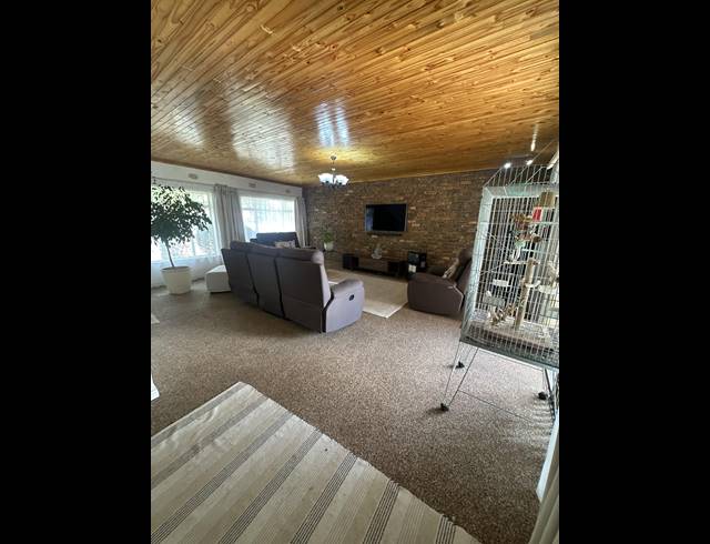 3 BEDROOM HOUSE FOR SALE IN BRACKENDOWNS